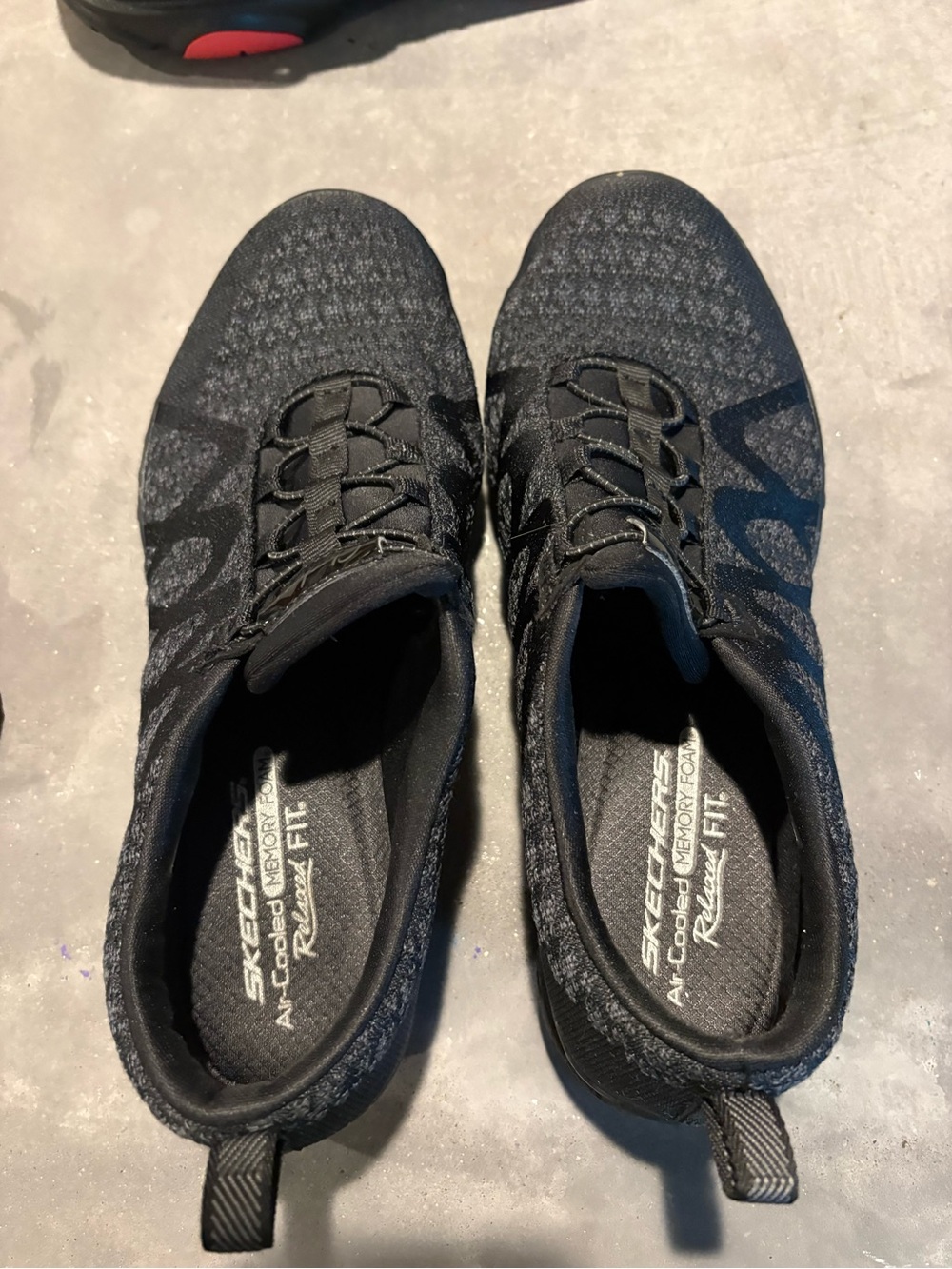 Skechers  Air Cooled Memory Foam Relaxed Fit Size 8.5 Woman’s